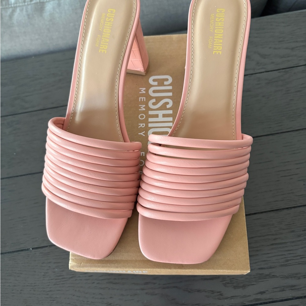 Cushionaire Women's Pink Ribbed Heels